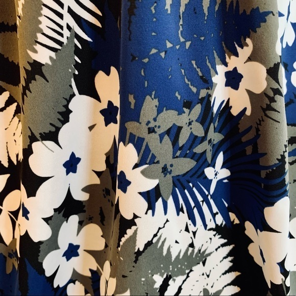 Tropical Escape Blue Floral Tankini‎ Swimsuit 6 - Picture 4 of 13